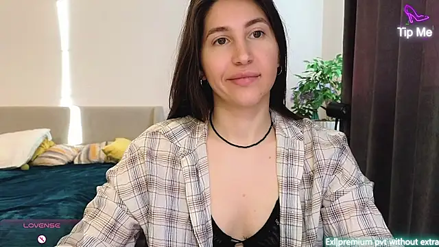 Snapshot of marrycolins chatting on February 26, 2026, 2:43 am marrycolins online show from February 26, 2026, 2:43 am