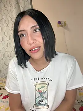 LunaAurora3 online show from November 19, 2025, 6:46 am