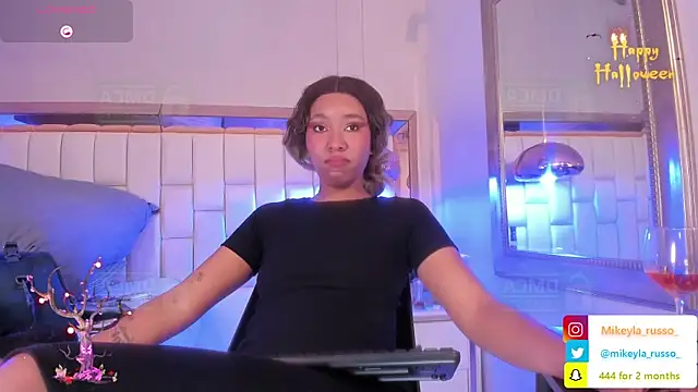 Mikeyla-Russo online show from October 22, 2025, 8:52 pm