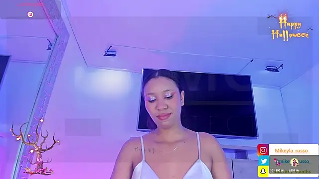 Mikeyla-Russo online show from November 5, 2025, 9:15 pm