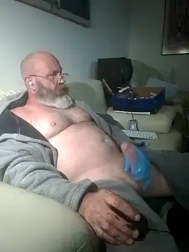 Snapshot of iambradz chatting on November 9, 2025, 12:47 pm iambradz online show from November 9, 2025, 12:47 pm