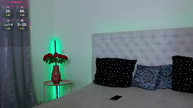 TamarraFox online show from November 7, 2025, 4:34 am