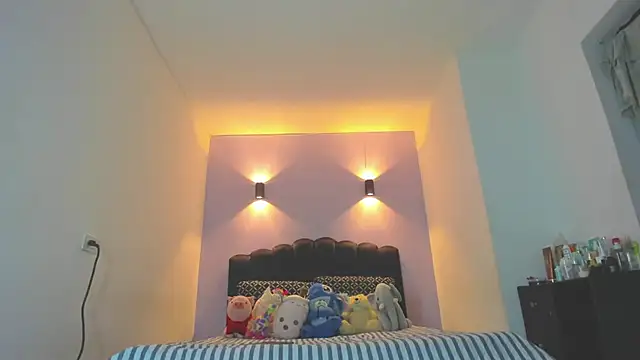 Sofia Clauss  online show from May 11, 2026, 4:18 am