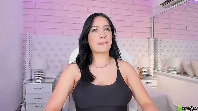 Snapshot of Yaaky_ chatting on February 7, 2025, 2:37 pm Yaaky online show from February 7, 2025, 2:37 pm