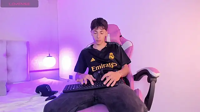 Snapshot of AlessandroDybala chatting on December 28, 2024, 12:03 pm AlessandroDybala online show from December 28, 2024, 12:03 pm