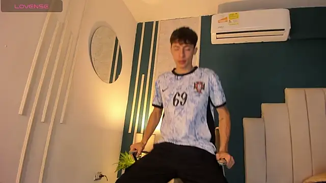 Snapshot of AlessandroDybala chatting on January 26, 2025, 12:01 pm AlessandroDybala online show from January 26, 2025, 12:01 pm