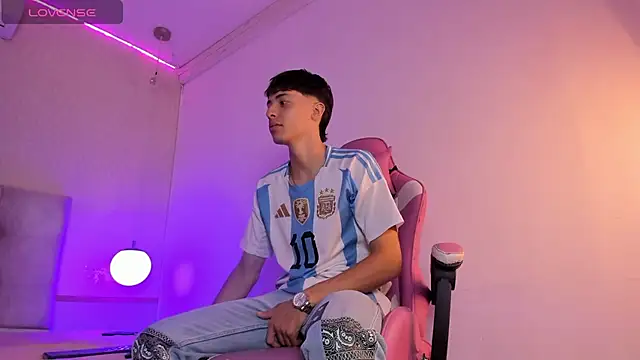 Snapshot of AlessandroDybala chatting on January 28, 2025, 12:11 pm AlessandroDybala online show from January 28, 2025, 12:11 pm