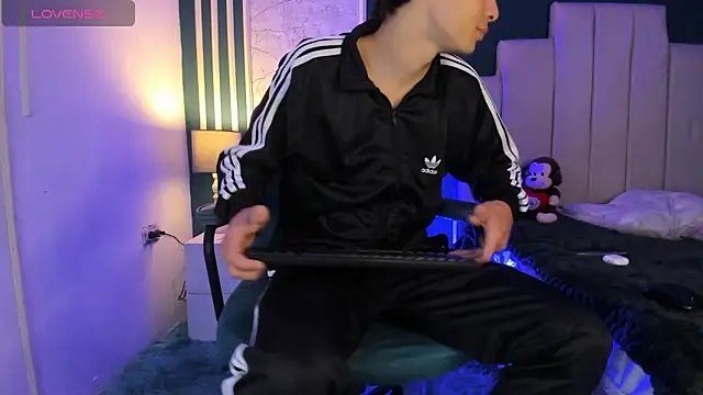 Snapshot of AlessandroDybala chatting on February 26, 2025, 12:14 pm AlessandroDybala online show from February 26, 2025, 12:14 pm