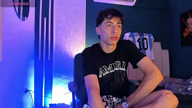 Snapshot of AlessandroDybala chatting on March 1, 2025, 6:00 pm AlessandroDybala online show from March 1, 2025, 6:00 pm