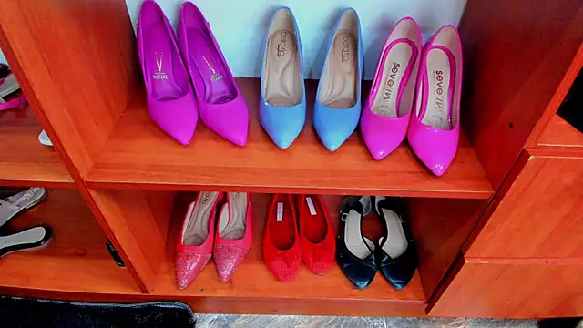 FOXYRIVER  online show from January 31, 2025, 7:51 pm