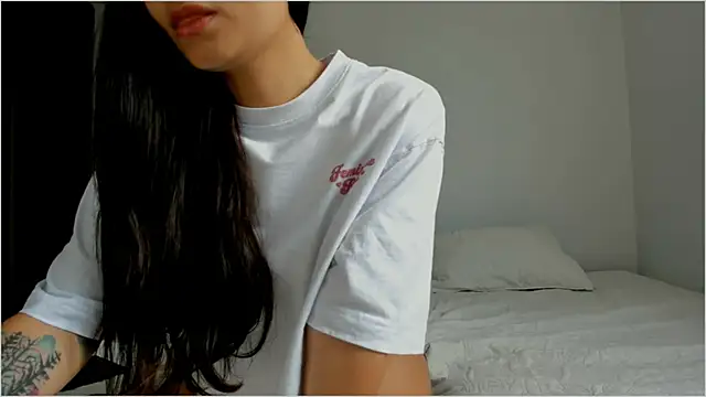 Lauren A online show from November 9, 2025, 8:07 pm