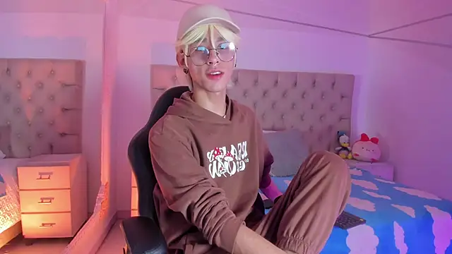 JasperCooper  online show from September 28, 2025, 12:32 pm