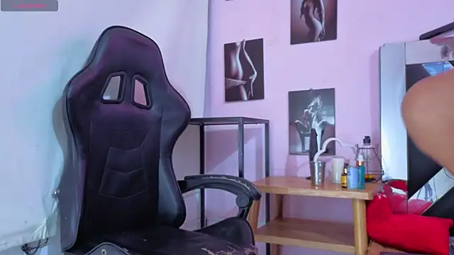 Snapshot of karla_cutesweet chatting on November 16, 2025, 10:54 am karla cutesweet online show from November 16, 2025, 10:54 am