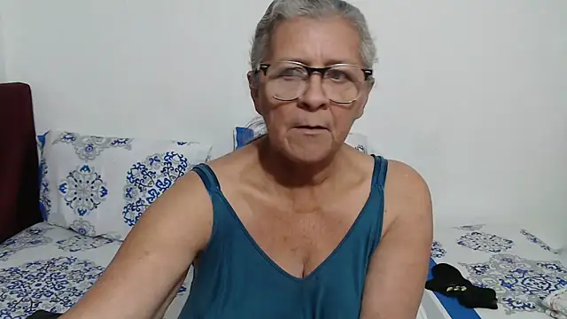 candy mature  online show from April 22, 2026, 10:00 pm