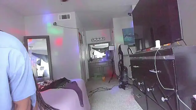 yiauana online show from March 23, 2026, 11:42 pm