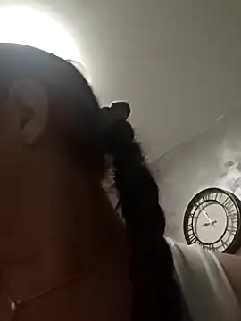 AvaLloyd online show from October 9, 2025, 5:55 pm