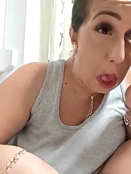 AvaLloyd online show from October 14, 2025, 2:23 am