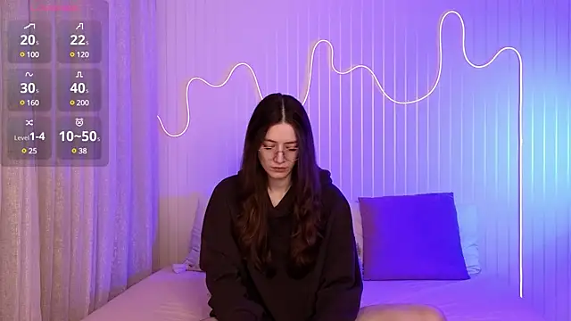 Ester Hill online show from December 12, 2024, 10:42 pm