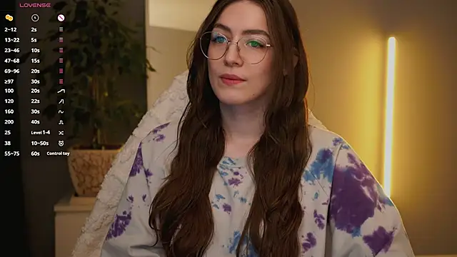 Ester Hill online show from October 6, 2025, 1:36 am