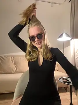 Snapshot of Little_Forest_ELF chatting on October 15, 2025, 1:11 pm Little Forest ELF online show from October 15, 2025, 1:11 pm