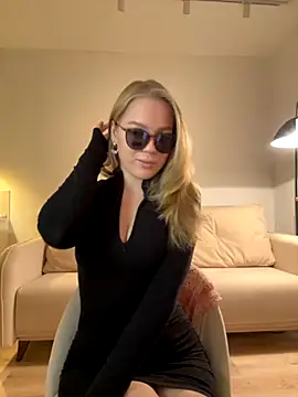 Snapshot of Little_Forest_ELF chatting on October 26, 2025, 2:45 pm Little Forest ELF online show from October 26, 2025, 2:45 pm