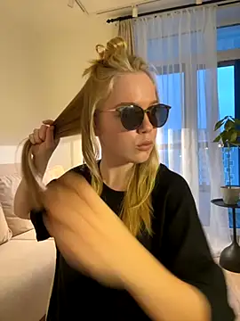 Snapshot of Little_Forest_ELF chatting on November 10, 2025, 11:53 am Little Forest ELF online show from November 10, 2025, 11:53 am