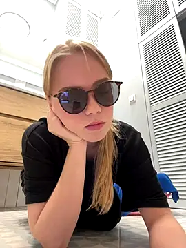 Snapshot of Little_Forest_ELF chatting on November 14, 2025, 10:14 am Little Forest ELF online show from November 14, 2025, 10:14 am