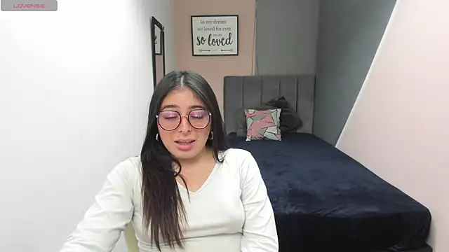 MiaWils  online show from February 5, 2025, 1:37 am