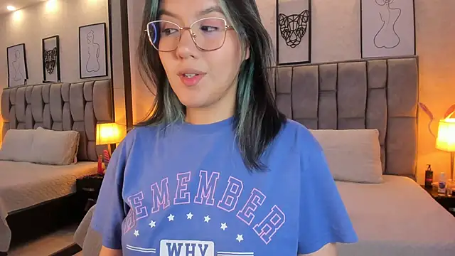 Snapshot of sweet--emily chatting on December 5, 2024, 3:15 am sweet--emily online show from December 5, 2024, 3:15 am