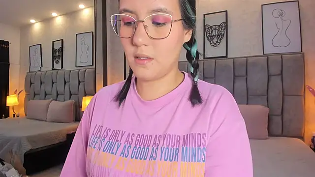 Snapshot of sweet--emily chatting on December 7, 2024, 3:19 pm sweet--emily online show from December 7, 2024, 3:19 pm