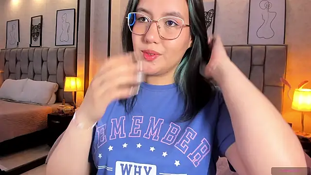 Snapshot of sweet--emily chatting on December 19, 2024, 7:07 am sweet--emily online show from December 19, 2024, 7:07 am