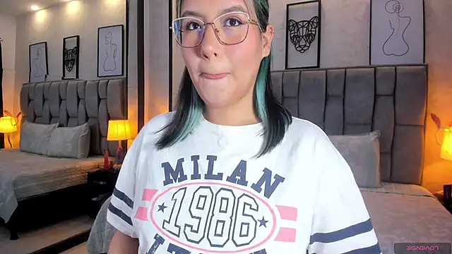 Snapshot of sweet--emily chatting on December 21, 2024, 3:47 am sweet--emily online show from December 21, 2024, 3:47 am