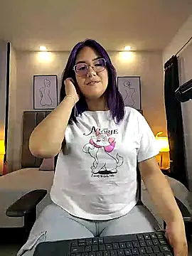 Snapshot of sweet--emily chatting on January 31, 2025, 7:07 am sweet--emily online show from January 31, 2025, 7:07 am