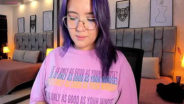 Snapshot of sweet--emily chatting on February 8, 2025, 6:43 am sweet--emily online show from February 8, 2025, 6:43 am