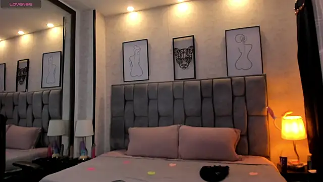 Snapshot of sweet--emily chatting on February 15, 2025, 7:27 am sweet--emily online show from February 15, 2025, 7:27 am