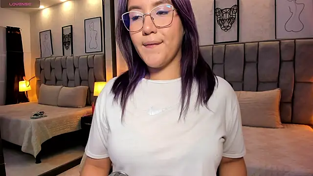 Snapshot of sweet--emily chatting on February 23, 2025, 4:17 am sweet--emily online show from February 23, 2025, 4:17 am