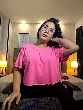 Snapshot of sweet--emily chatting on February 23, 2025, 10:39 am sweet--emily online show from February 23, 2025, 10:39 am