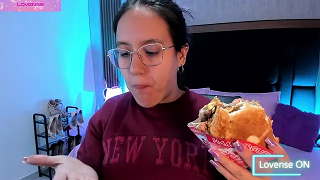 Snapshot of sweet--emily chatting on October 14, 2025, 4:13 am sweet--emily online show from October 14, 2025, 4:13 am