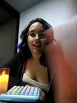 Snapshot of sweet--emily chatting on October 19, 2025, 6:47 am sweet--emily online show from October 19, 2025, 6:47 am