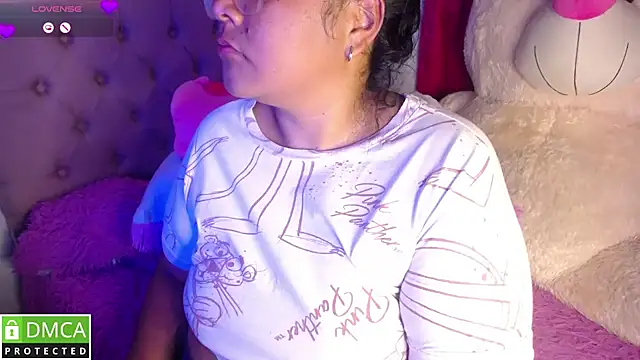 Snapshot of KittyHot20 chatting on November 17, 2025, 1:44 am KittyHot20 online show from November 17, 2025, 1:44 am