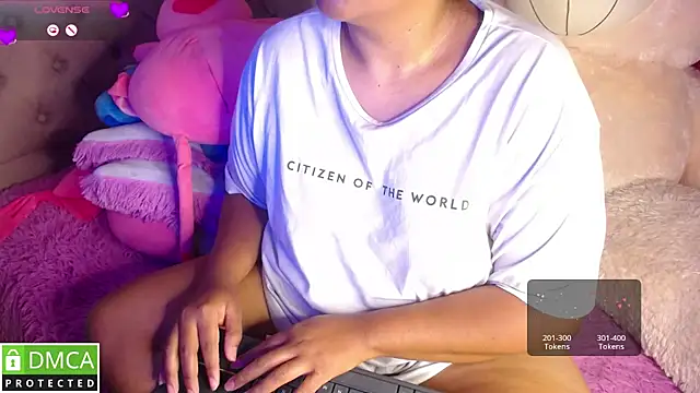 Snapshot of KittyHot20 chatting on December 4, 2025, 2:59 pm KittyHot20 online show from December 4, 2025, 2:59 pm