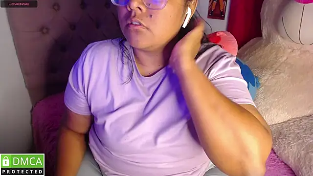 Snapshot of KittyHot20 chatting on December 14, 2025, 1:33 am KittyHot20 online show from December 14, 2025, 1:33 am