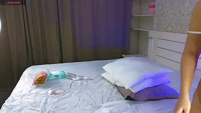 Diana Moon  online show from November 24, 2025, 1:16 am