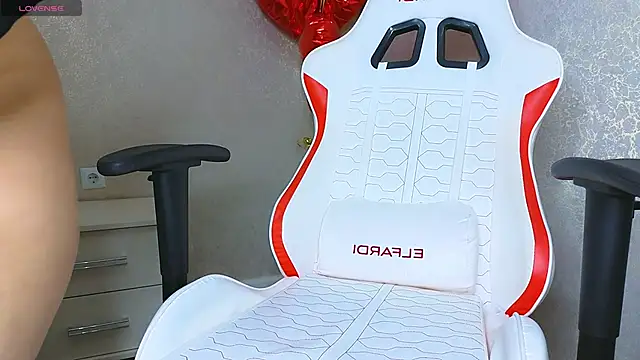 Snapshot of Diana_Moon_ chatting on February 21, 2026, 12:11 am Diana Moon online show from February 21, 2026, 12:11 am