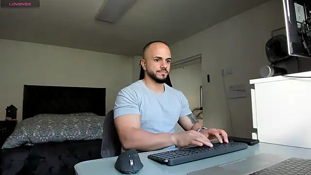 supermanboy94 online show from April 16, 2026, 5:19 am