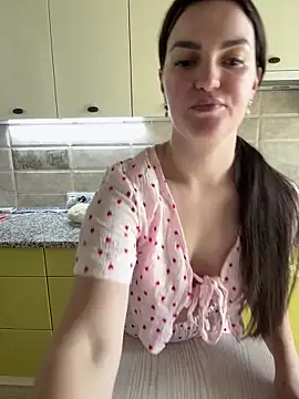 Snapshot of Karolina_llove chatting on October 4, 2025, 10:13 am Karolina llove online show from October 4, 2025, 10:13 am