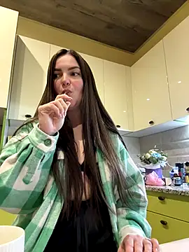 Snapshot of Karolina_llove chatting on October 22, 2025, 12:00 am Karolina llove online show from October 22, 2025, 12:00 am