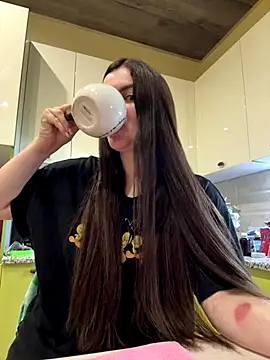 Snapshot of Karolina_llove chatting on October 27, 2025, 6:56 pm Karolina llove online show from October 27, 2025, 6:56 pm