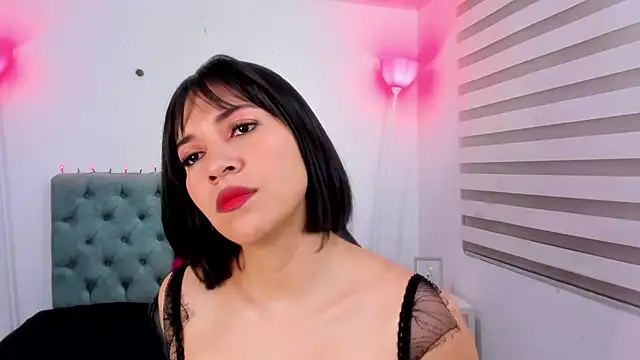 lina bedoya  online show from January 21, 2025, 11:46 am