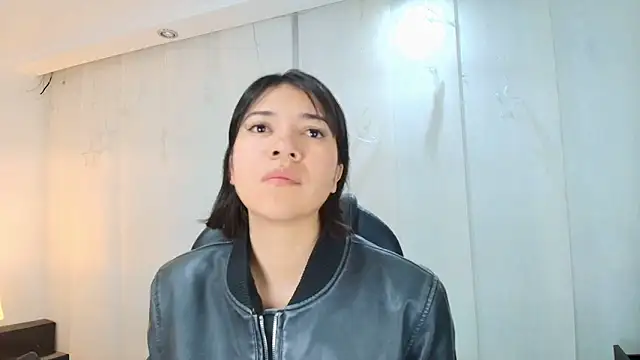 lina bedoya  online show from February 16, 2026, 11:50 am